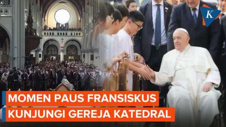 Momen Paus Fransiskus Kunjungi Gereja Katedral, Disambut Pelajar Mainkan Angklung