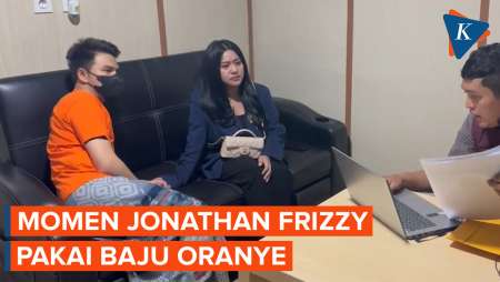Momen Jonathan Frizzy Pakai Baju Oranye, Ditangkap dan Jadi Tersangka
