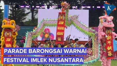 Aksi Barongsai Hadir Dalam Festival Imlek Di Lapangan Banteng