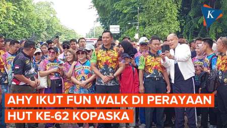 Hadiri Perayaan HUT Ke-62 Kopaska, AHY Ikut “Fun Walk” di Lapangan Banteng