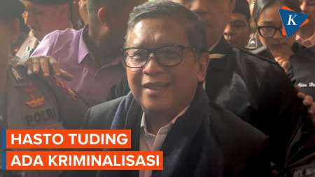 Usai Sidang Perdana, Hasto Nyanyi Maju Tak Gentar