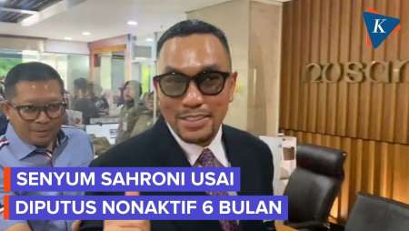 Senyum Sahroni Usai Diputus Dinonaktifkan 6 Bulan Karena Langgar Etik