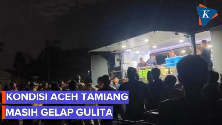 Aceh Tamiang Masih Gelap Gulita, Warga Antre Makanan Di Tengah Kegelapan
