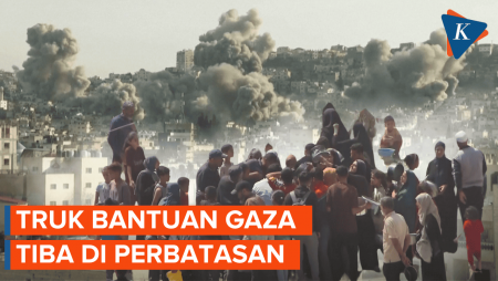 Asap Mengepul di Langit Gaza, Saat Warga Palestina Berebut Makanan