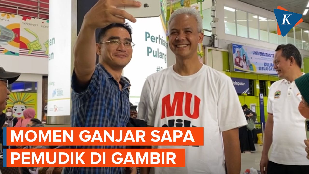 Hendak ke Bandung, Ganjar Sempatkan Sapa Pemudik di Stasiun Gambir