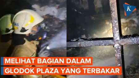 Suasana Mencekam di Dalam Glodok Plaza yang Terbakar