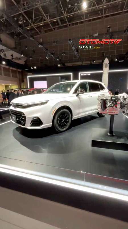 Honda CR-V FCEV Tampil Anggun Namun Futuristis di  Japan Mobility Show 2025