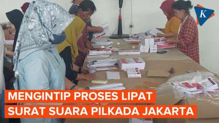 Sibuknya Proses Sortir dan Lipat Kertas Surat Suara untuk Pilkada Jakarta