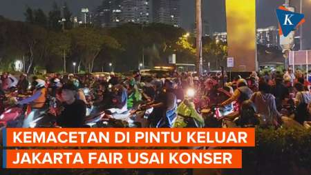 Konser Selesai, Pintu Keluar Jakarta Fair Kemayoran Macet