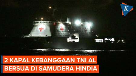 Momen KRI Frans Kaisiepo dan Radjiman Wedyodiningrat Berpapasan di Gelapnya…