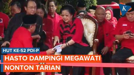 Momen Hasto Dampingi Megawati Nonton Tarian dalam HUT Ke-52 PDI-P