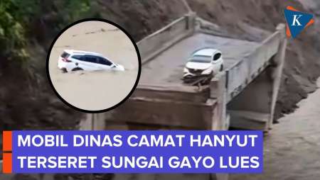 Detik-detik Mobil Dinas Camat Pantan Cuaca Hanyut Di Aceh