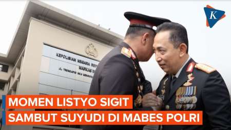 Momen Listyo Sigit Sambut Kapolri Baru Suyudi di Mabes Polri