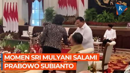 Sri Mulyani Salami Prabowo di Tengah Isu Beda Pandangan