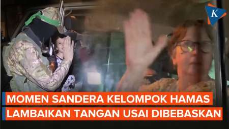 Sandera Hamas Lambaikan Tangan ke Kerumunan dari Dalam Mobil Palang Merah