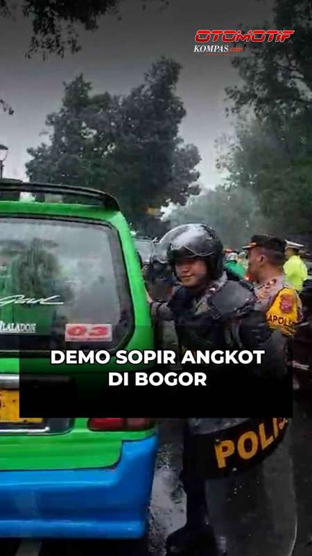 Sopir Angkot Di Bogor Takut Kehilangan Mata Pencaharian