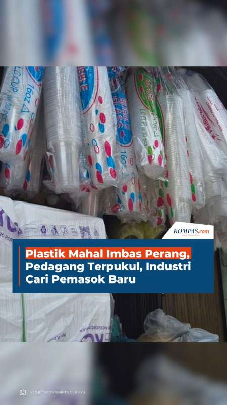 Plastik Mahal Imbas Perang, Pedagang Terpukul, Industri Cari Pemasok Baru