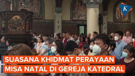 Suasana Khidmat Jemaat Gereja Katedral Ikuti Misa Natal Pontifikal