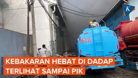 Kebakaran Hebat Terjadi di Area Pergudangan Dadap Tangerang