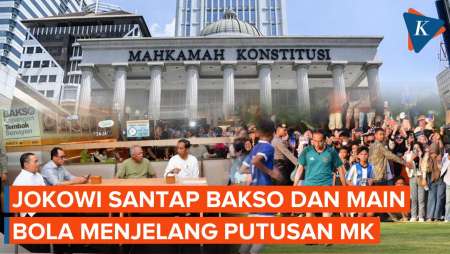 Sehari Jelang Putusan MK, Jokowi Makan Bakso dan Main Bola di Gorontalo
