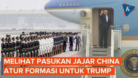 Momen Pasukan Jajar Tentara China Atur Formasi Kawal Kepulangan Trump
