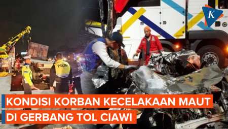 Kecelakaan Beruntun di Gerbang Tol Ciawi, Korban Tergeletak, Mobil Terbakar