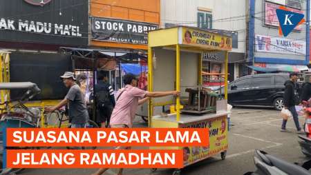 Pedagang Bersiap Jualan Takjil di Pasar Lama Tangerang