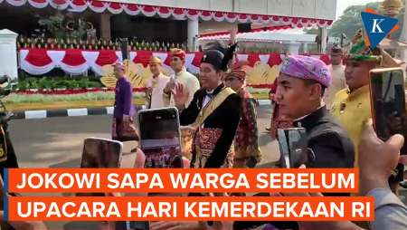 Momen Jokowi Sapa Warga di Depan Istana Sebelum Upacara HUT Ke-78 RI