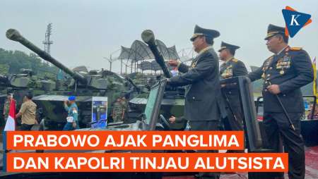 Sambil Hujan-Hujanan, Prabowo Ajak Kapolri dan Panglima TNI Tinjau Alutsista