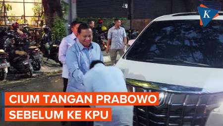 Momen Gibran Cium Tangan Prabowo Sebelum Pengambilan Nomor Urut ke KPU