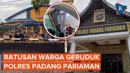 Momen Warga Kepung Polres Padang Pariaman Usai Pelaku Pembunuhan Penjual Gorengan Ditangkap