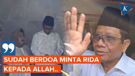 Mahfud Doa Bareng Keluarga Sebelum Daftar Cawapres ke KPU