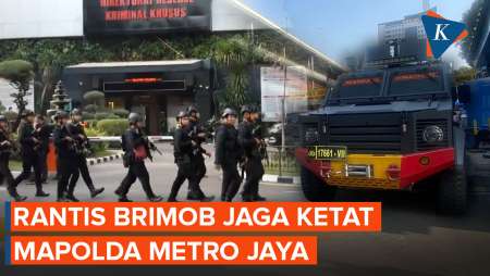 Mapolda Metro Jaya Dijaga Ketat, Rantis Brimob Siaga Di Setiap Pintu Masuk