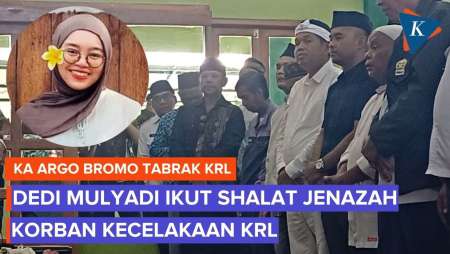 Momen Dedi Mulyadi Ikut Shalat Jenazah Nur Ainia, Korban KA Argo Bromo Tabrak KRL Di Bekasi