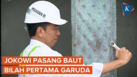 Momen Jokowi Pasang Baut Bilah Pertama di Kantor Presiden IKN