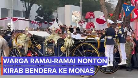 Suasana Kirab Pengembalian Bendera Merah Putih Dari Istana Ke Monas