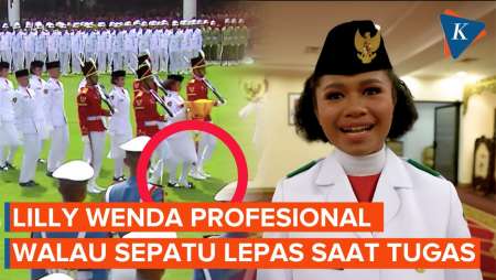 Sepatu Paskibraka Pembawa Baki Copot Saat Bertugas di Istana, Tetap Lanjut dengan Kaos Kaki