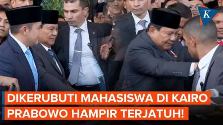 Momen Presiden Prabowo Hampir Jatuh Saat Dikerubuti Mahasiswa di Mesir