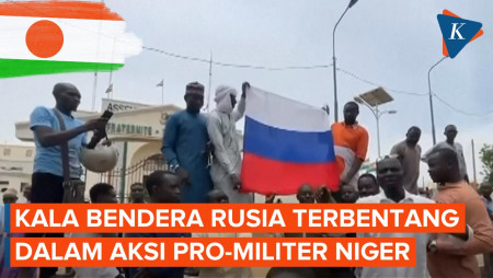 Massa Pro-Militer Niger Bentangkan Bendera Rusia di Tengah Kudeta