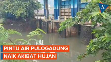 Kondisi Pintu Air Pulogadung, Sempat Naik ke Level Siaga