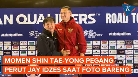 Momen Kocak Shin Tae-yong dan Jay Idzes Saat Foto Bareng, Undang Gelak Tawa