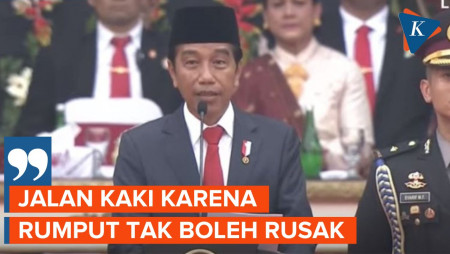 Jokowi Jalan Kaki Saat Periksa Pasukan: Jauh Tapi Saya Masih Kuat