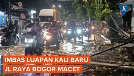 Jalan Raya Bogor Kebanjiran Akibat Luapan Kali Baru