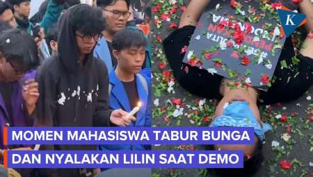 Kecewa dengan Pemerintah, BEM SI Adakan Teatrikal Tabur Bunga