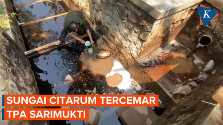 Sungai Citarum Tercemar Air Hitam, Berbusa, dan Bau Tak Sedap…