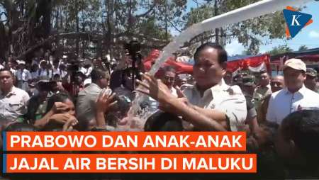 Momen Asyik Prabowo Main Air Bareng Anak-anak Maluku