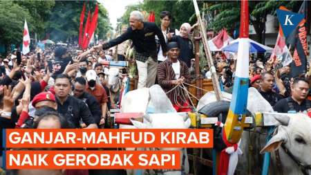 Momen Ganjar-Mahfud Kirab Naik Gerobak Sapi di Solo