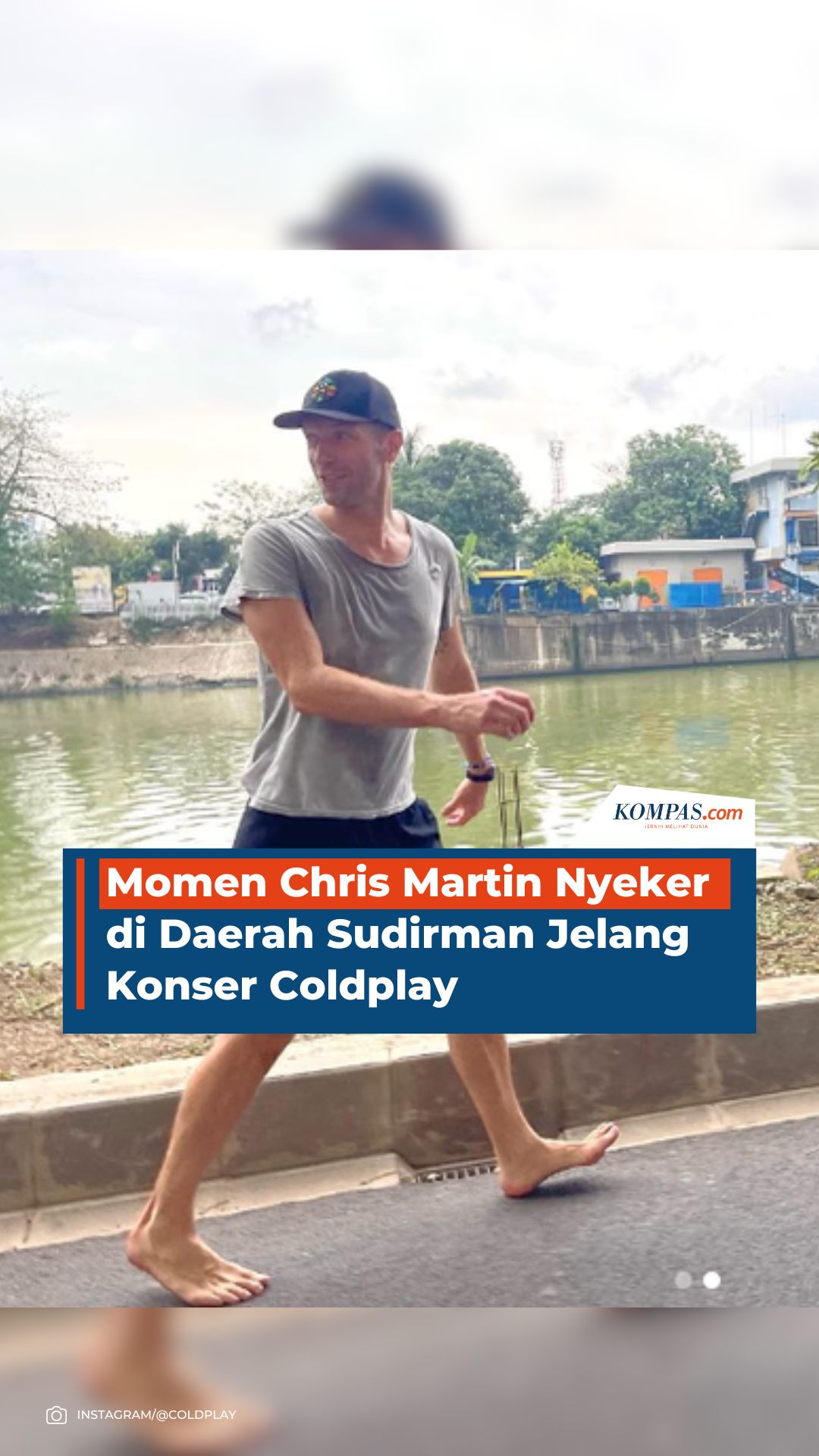 Momen Chris Martin Nyeker di Sudirman Jelang Konser Coldplay