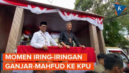 Naik Mobil Bak Terbuka, Ganjar-Mahfud Lewat Depan Rumah Pemenangan Prabowo