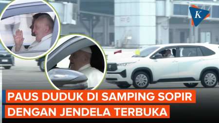 Paus Fransiskus Naik Innova Zenix, Pilih Duduk Depan Buka Jendela